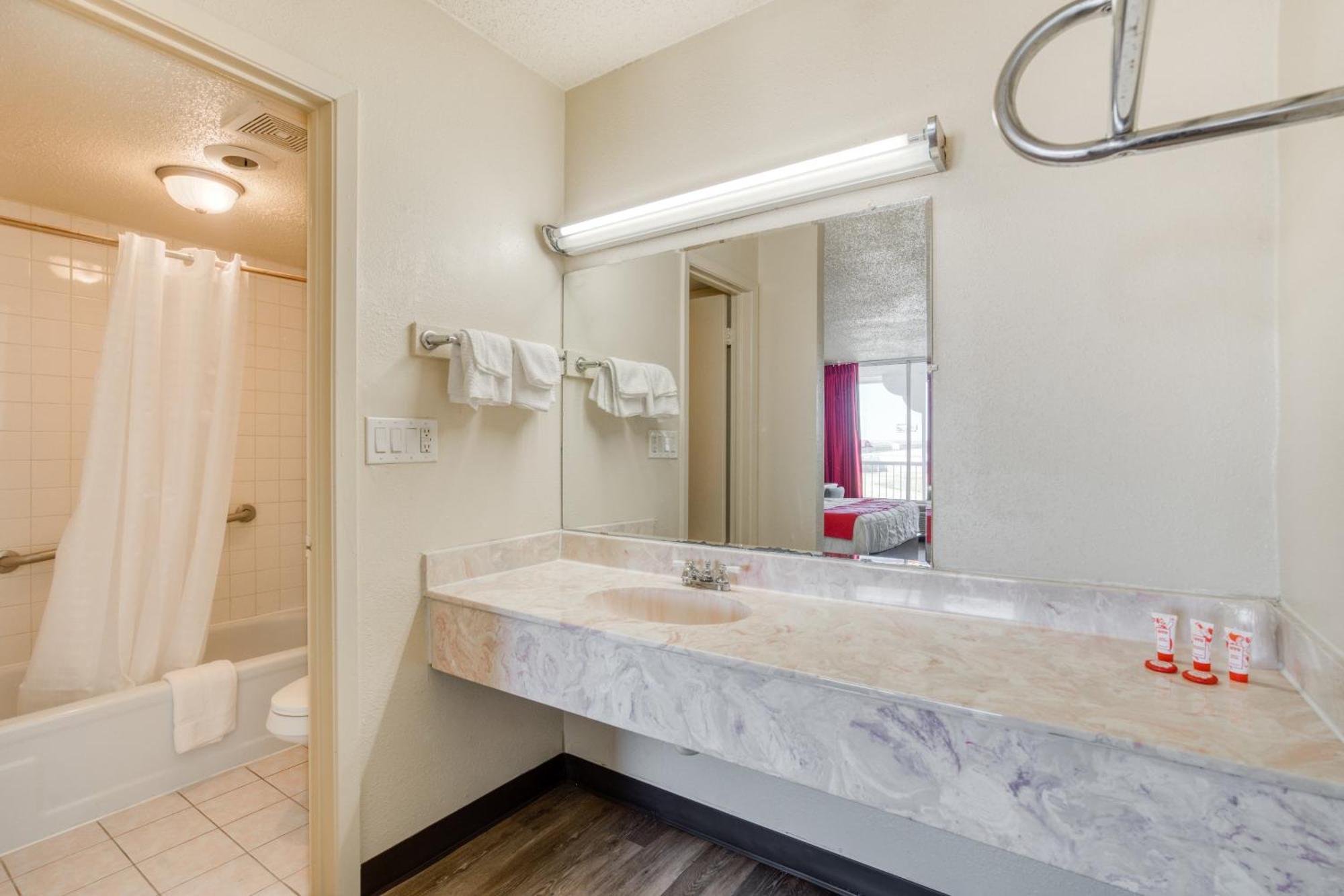 Oyo Hotel Waco University Area I-35 מראה חיצוני תמונה